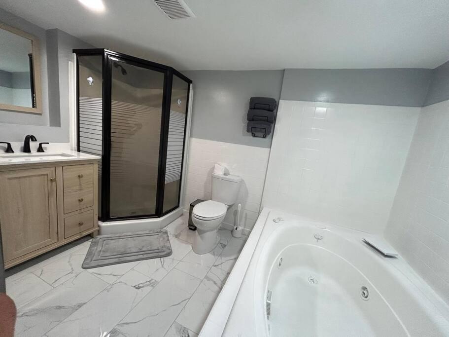Comfy Lower Lvl Apt With Jetted Tub Near Uptown And Unc Charlotte Exterior photo