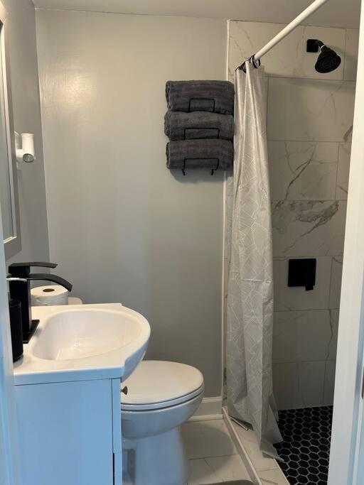 Comfy Lower Lvl Apt With Jetted Tub Near Uptown And Unc Charlotte Exterior photo