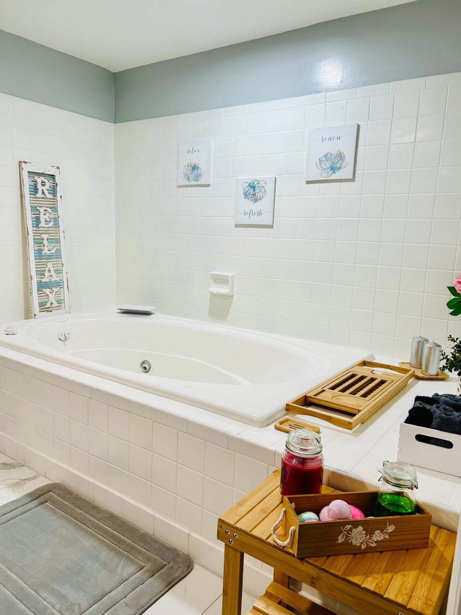 Comfy Lower Lvl Apt With Jetted Tub Near Uptown And Unc Charlotte Exterior photo