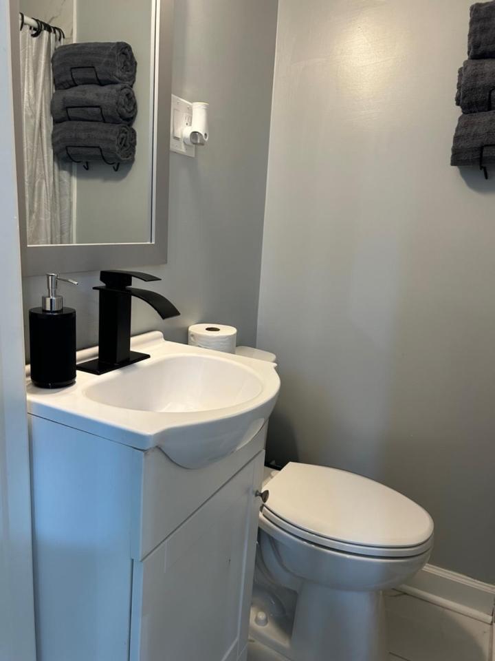 Comfy Lower Lvl Apt With Jetted Tub Near Uptown And Unc Charlotte Exterior photo