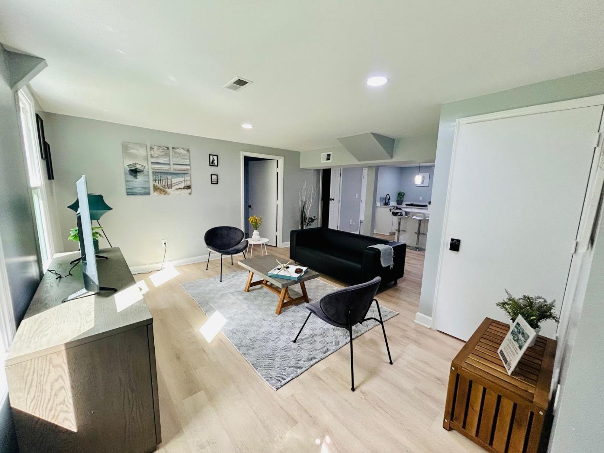Comfy Lower Lvl Apt With Jetted Tub Near Uptown And Unc Charlotte Exterior photo